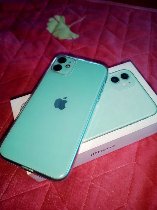 Apple (iPhone) 11