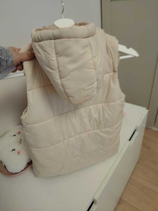 детски елек/ грейка бежов размер 134