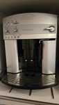 Aparat de cafea cu boabe Delonghi