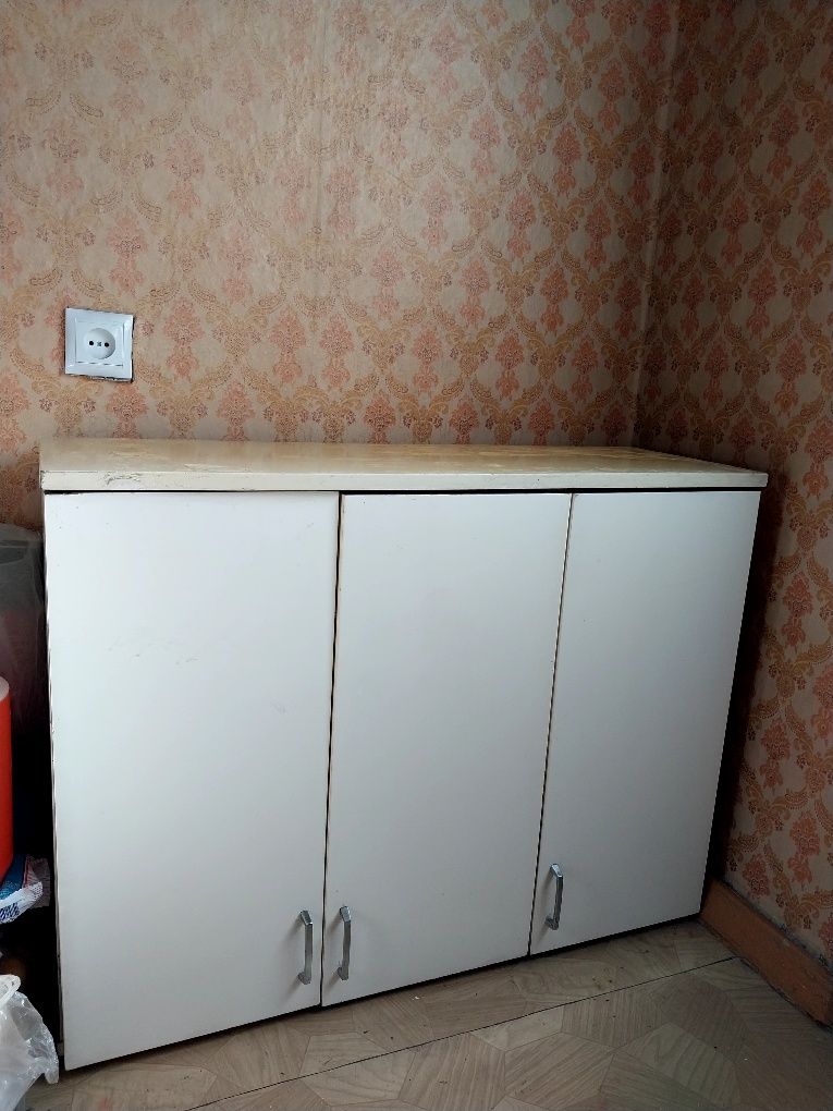 Стол    тумбовый