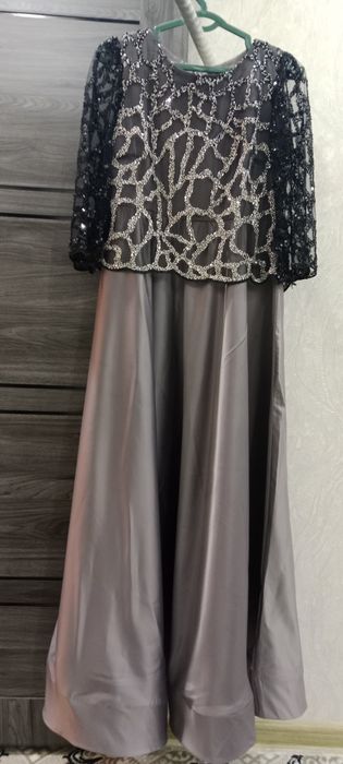 Vecherney koʻylak bir marta kiyilgan deyarli yangi