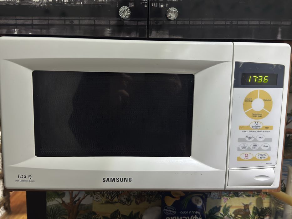 телевизор кондицеонер микровалновка холодильник