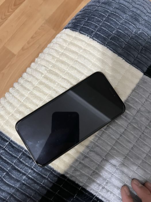 Продам Айфон XS в хорошом состояние