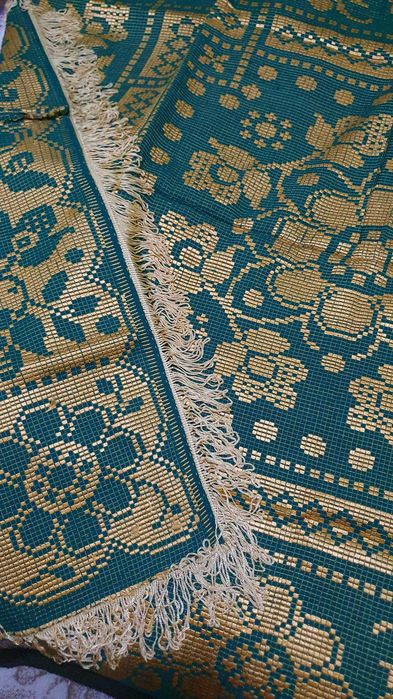 Fete de masa lucrate manual in razboi din matase