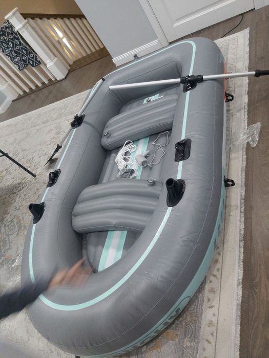 Резиновая лодка. Новая .