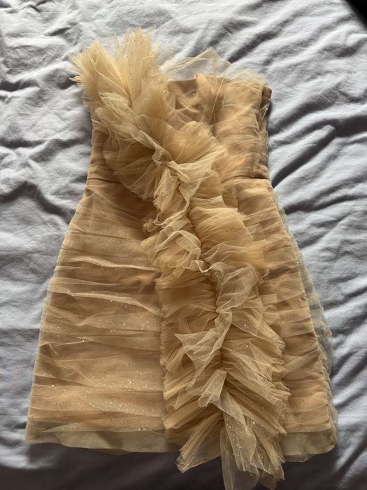 Продавам рокля Avin Vanilla Sparkling