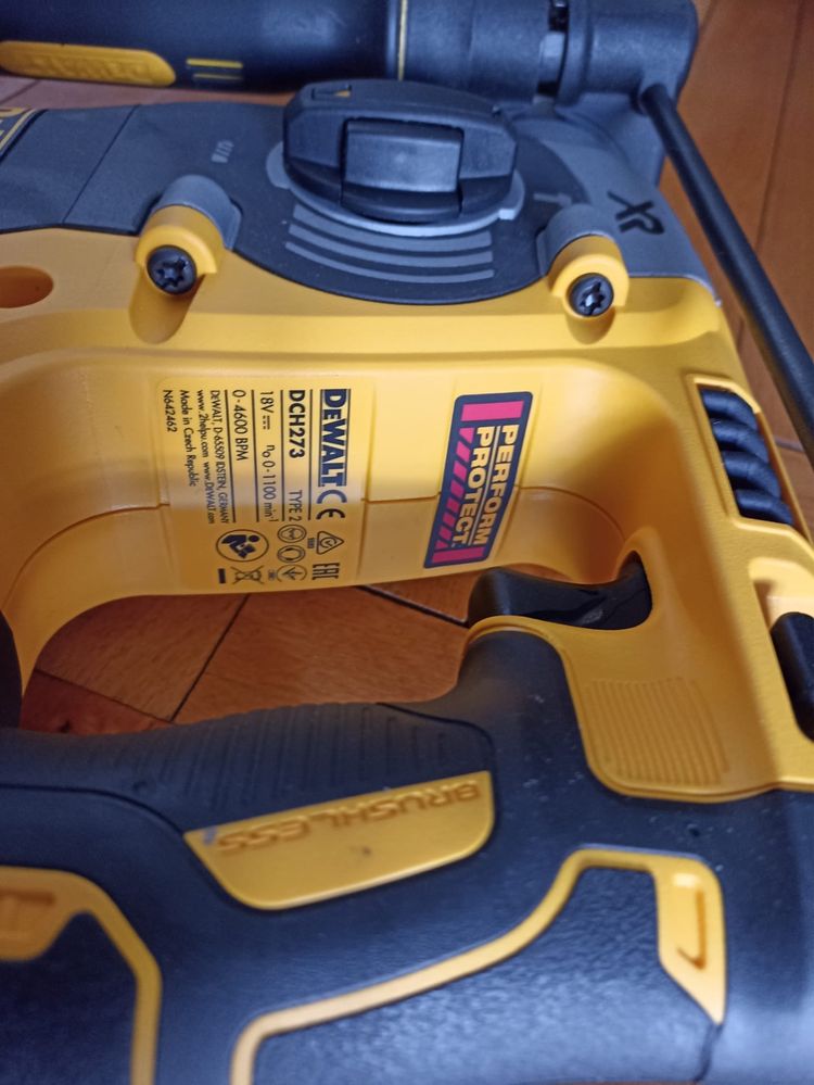 Corp ciocan rotopercutor, DeWALT DCH273, 18V, brushless, nou, Cehia.