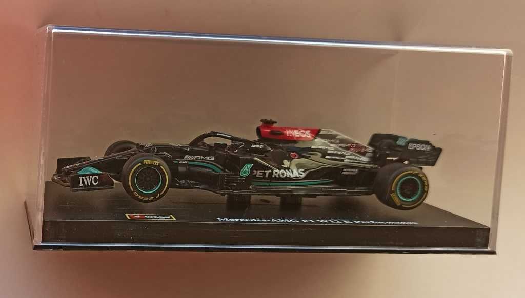 Macheta Mercedes AMG W12 Hamilton cu pilot Formula 1 2021 Bburago 1/43