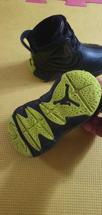 Ghetuțe copii Jordan mărimea 23,5