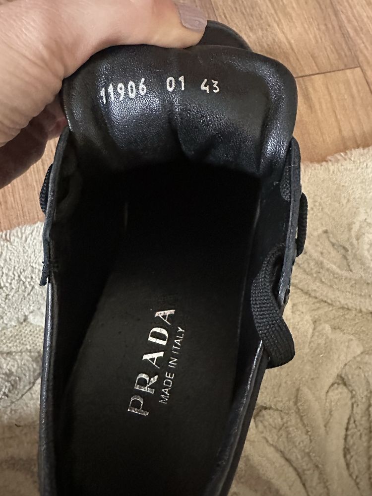 Sneakersi Prada marimea 43