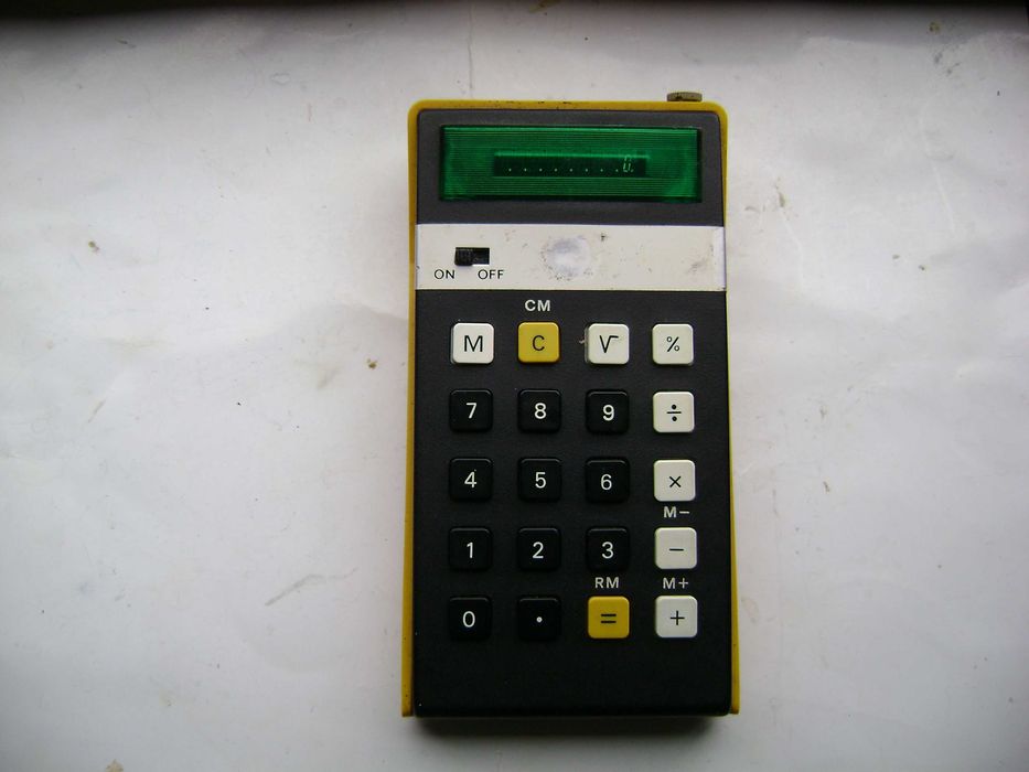 Продавам 2 броя ретро калкулатора Casio Personal M1 и ЕЛКА 105