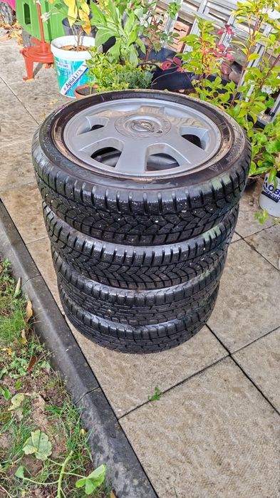 Vând jante aluminiu R14 ET45 cauciucuri iarnă 155/65 R14aproape noi