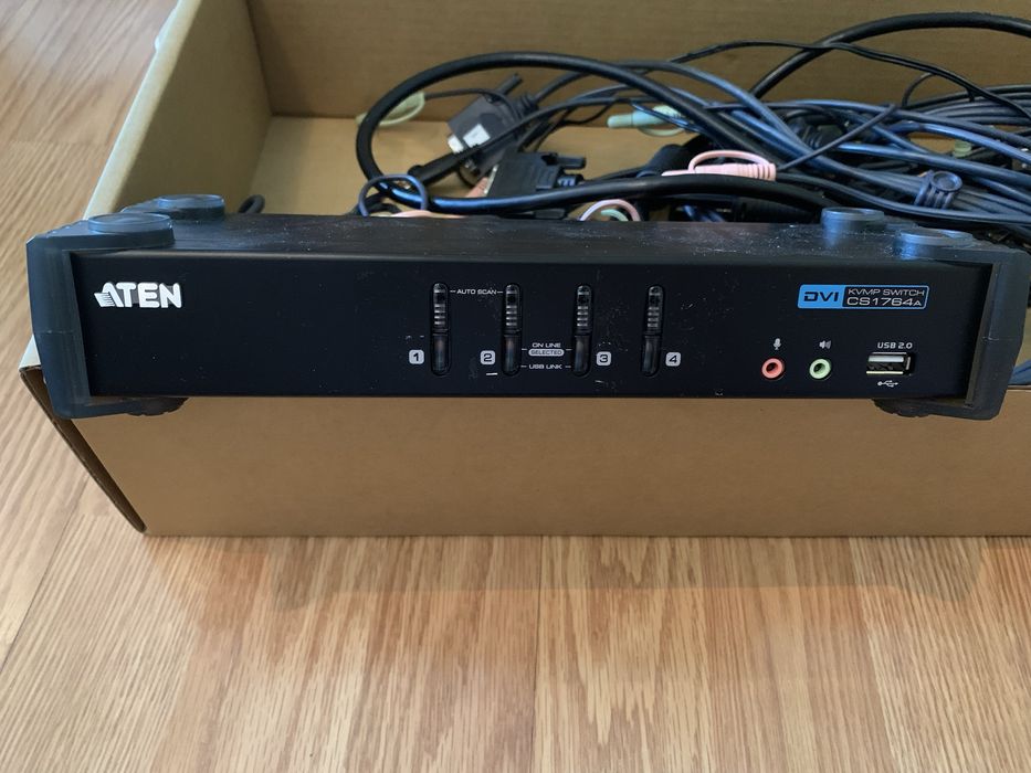 Comutator Switch Distribuitor KVM USB DVI 4 porturi,ATEN CS1764A