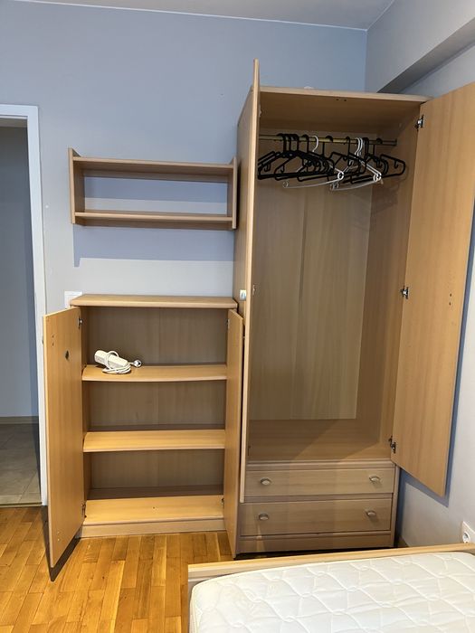 Обзавеждане за стая: легло с матрак, гардеров, шкаф, бюро и етажерки