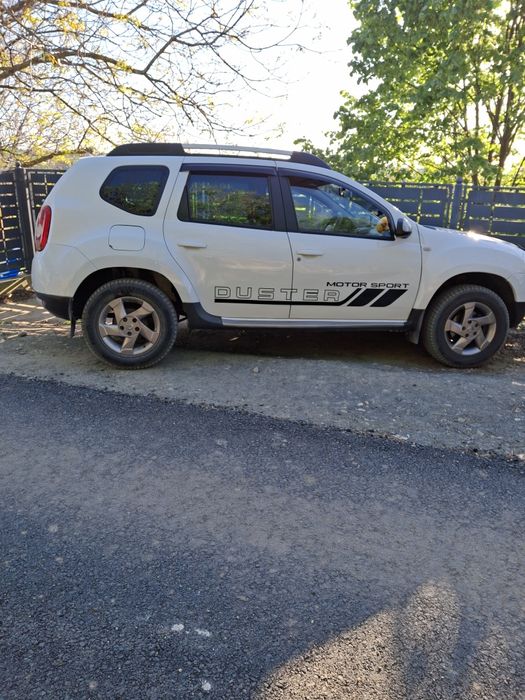 Vând   duster  4x4 posibil schimb