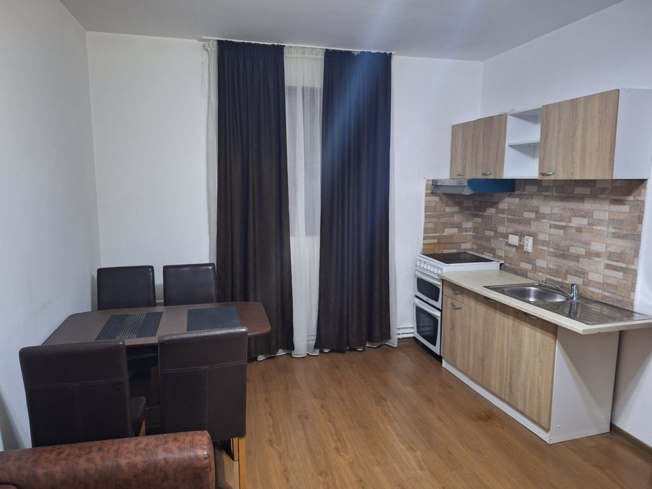 Închiriez apartament cu 2 camere