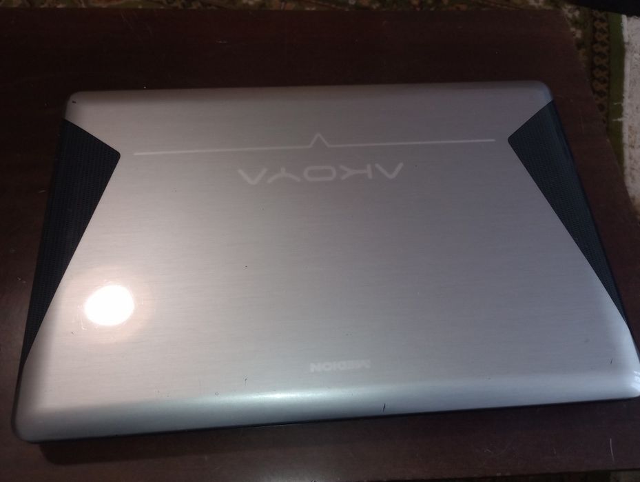 MedionE7214, Intel i3, 500gb HDD, display mare, Windows 10+Office