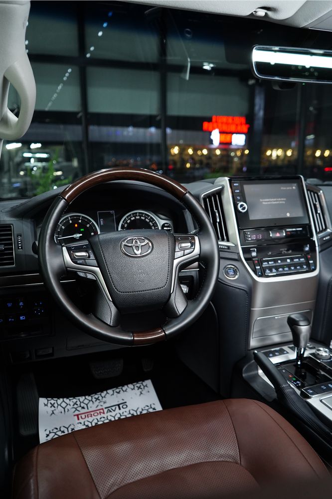 Toyota Land Cruiser 200 4.6л