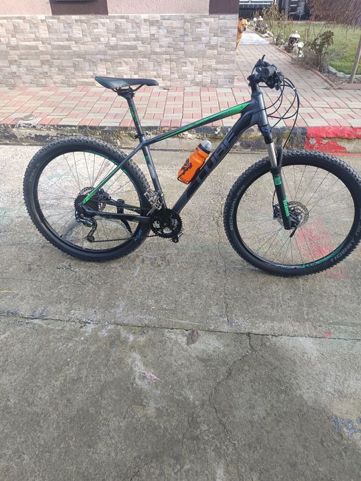 Bicicleta Giant și cube