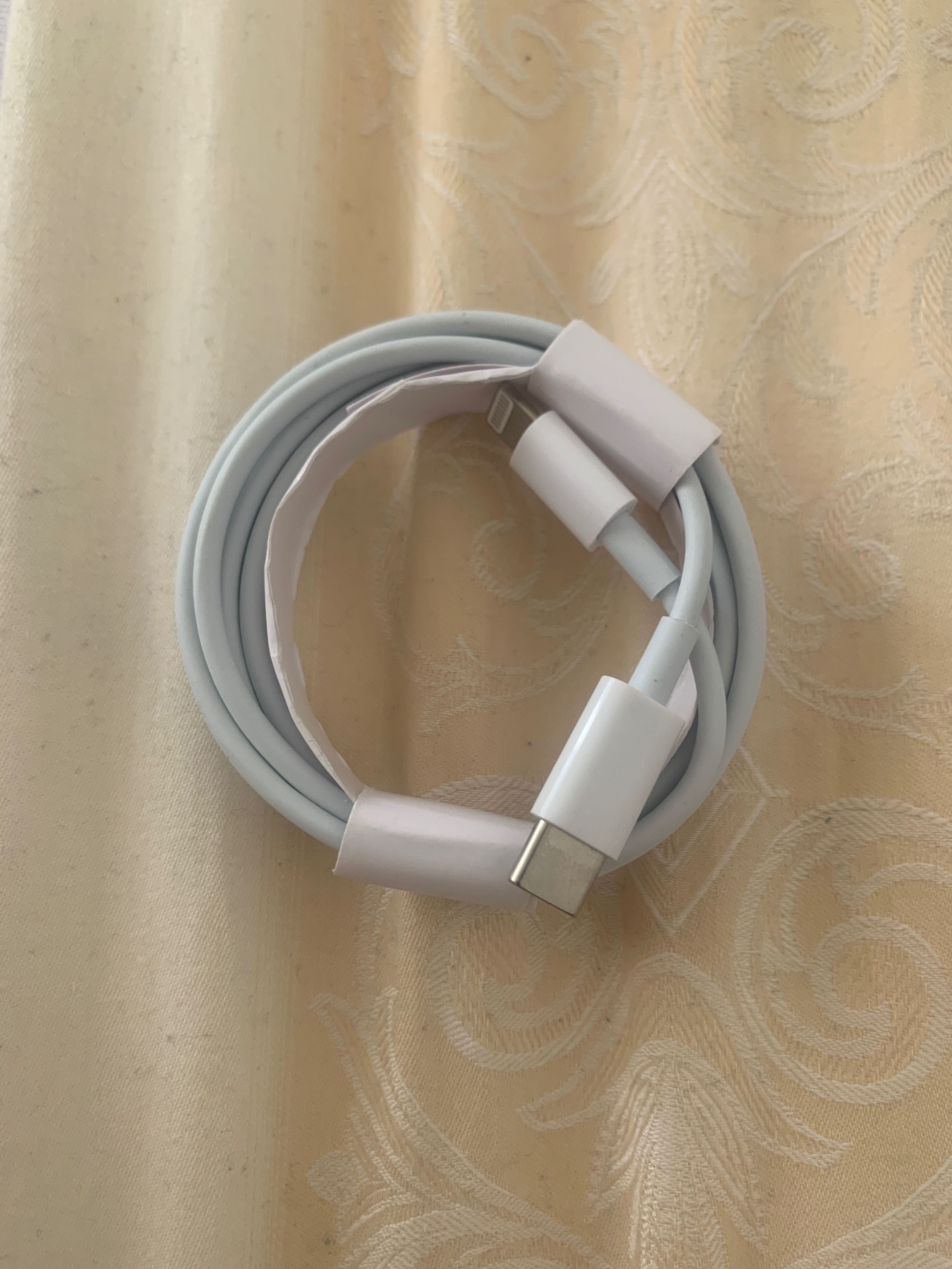 оригинален кабел за зареждане iPhone