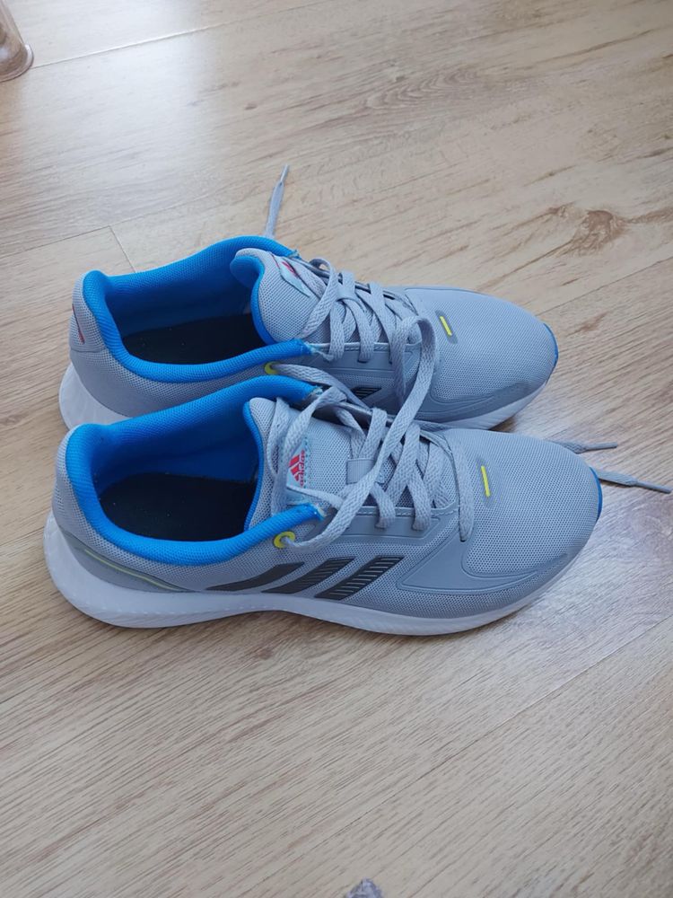 Обувки Adidas 38.5 номер
