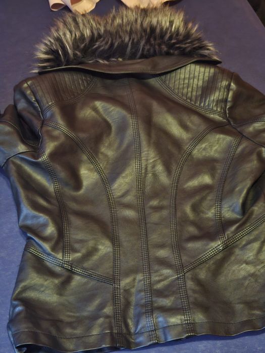 Jacheta de piele de damă