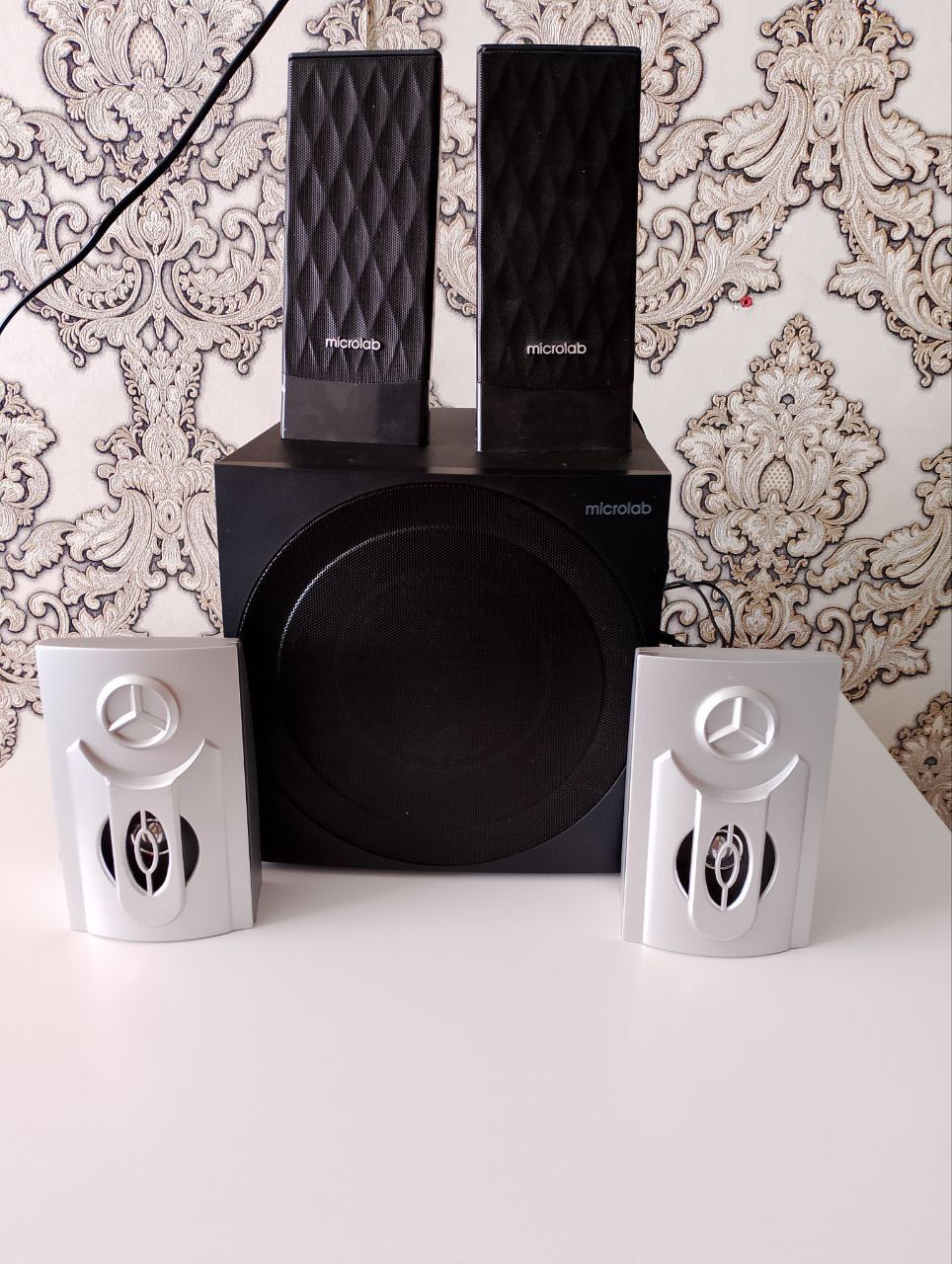 Продаются колонки microlab. Цена 450000