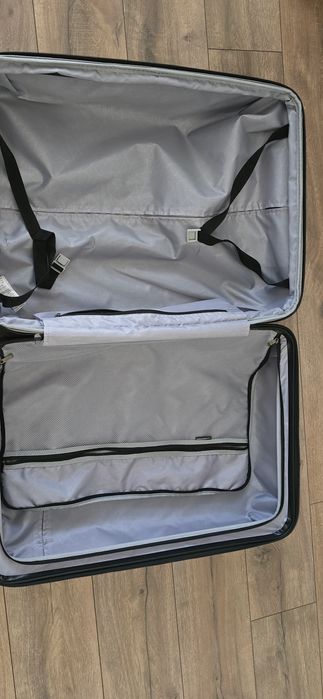 Голям пластмасов куфар