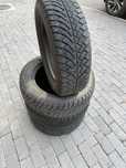 Продам комплект зимней резины 185/65R 15