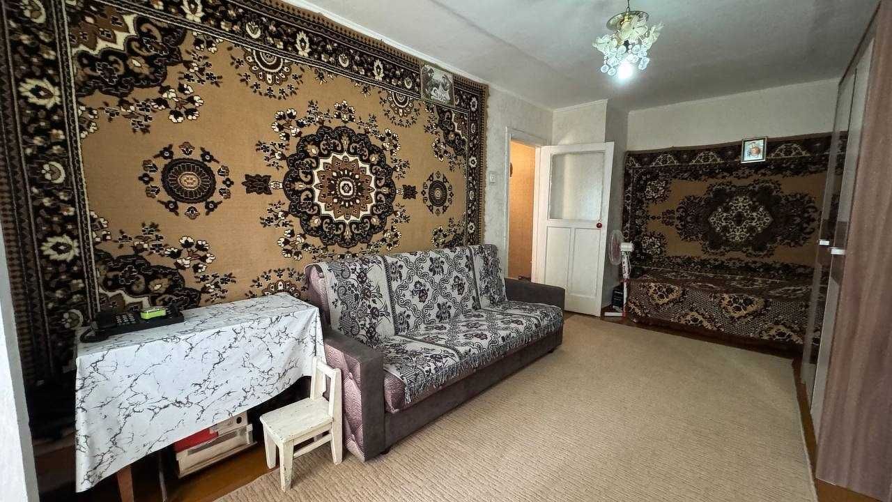 Продаётся  1 комнатная кв р-н КСК