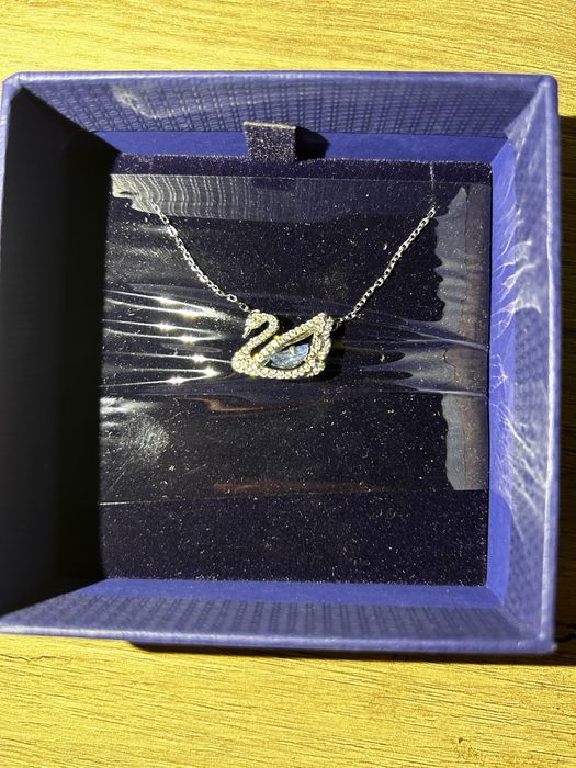 Колиета на Swarovski и Pandora