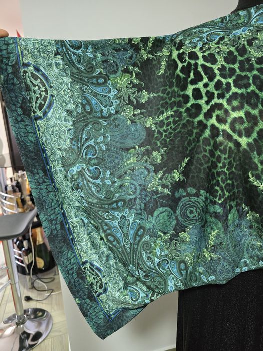 Bluza cu imprimeu animal print verde, maneci tip fluture