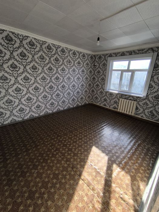 1 ком квартиру Спутник 8. Второй этаж. 32 м2 акфа. В деревянном доме.