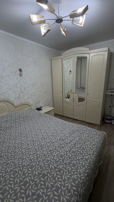 Продам спальний гарнитур