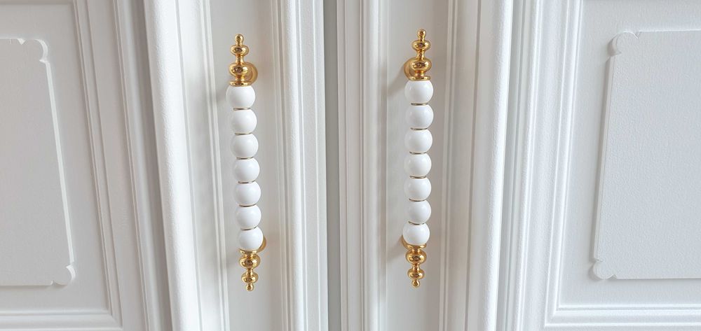 mobilier alb in set,noptiere,comode vintage,lemn masiv