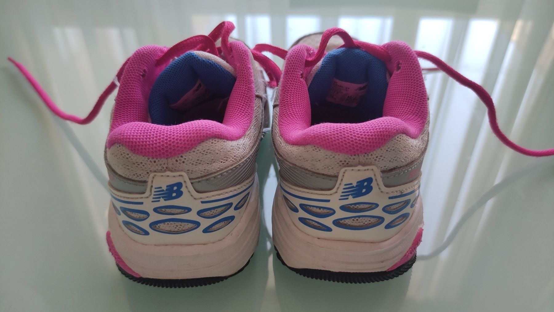 Детски маратонки - New Balance, Geox и обувки на ток с принцеси