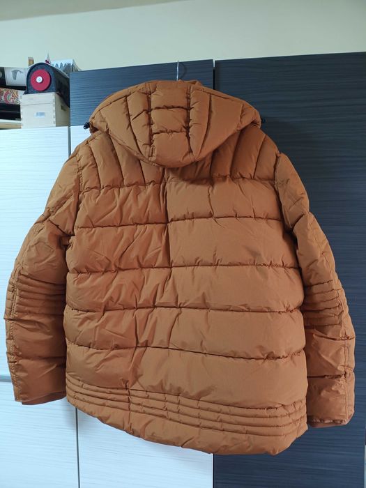 Vand geaca noua  c&a