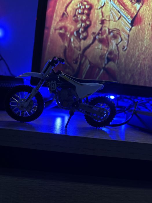 Играчка мотоциклет Husqvarna FC 450