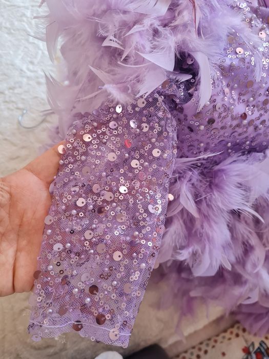 Рокля лилава с естествени пера