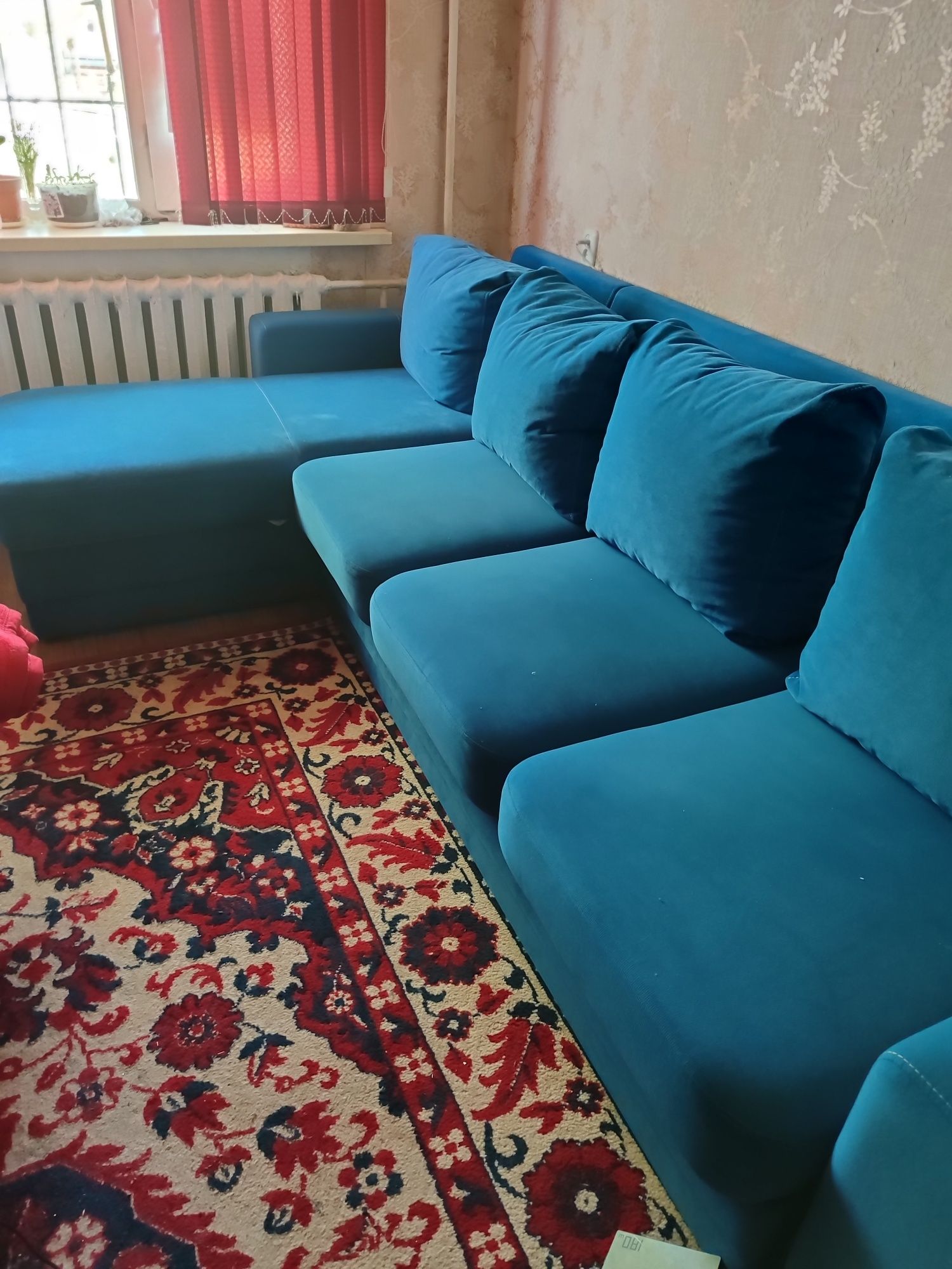 Продам хороший угловой диван новый
