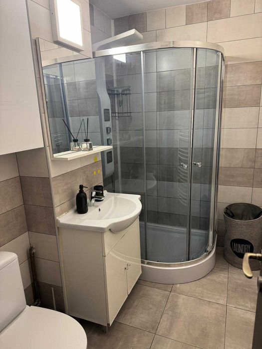 Inchiriez apartament 2 camere, decomandat