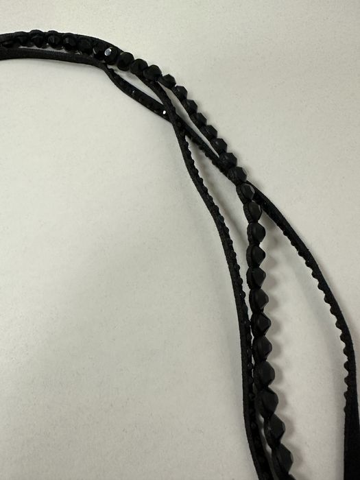 Черна wrap гривна с мъниста – бохо/рок стил