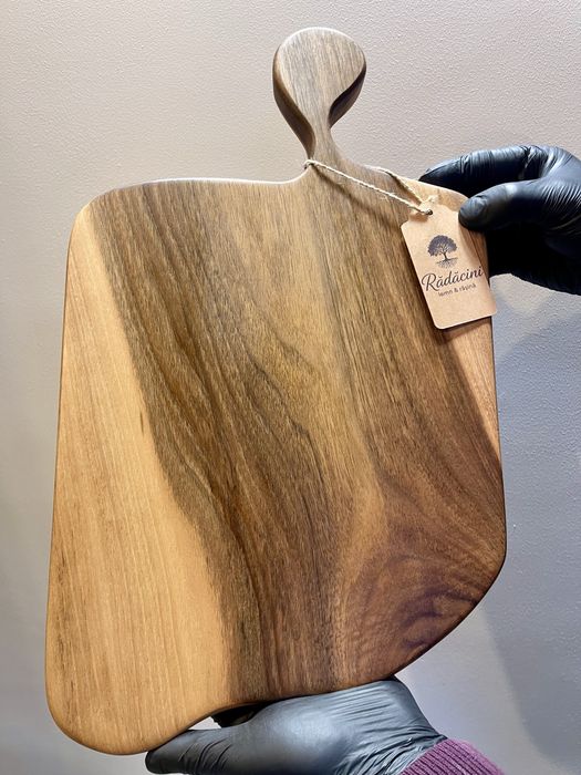 Realizez platouri din lemn masiv+rășină