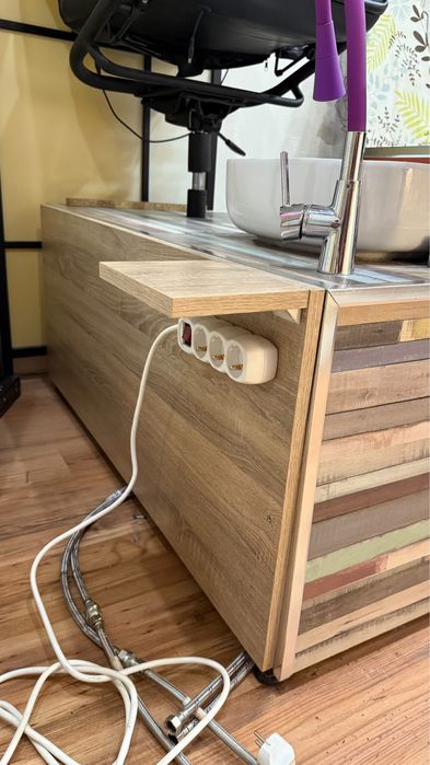 Продавам стол за педикюр с вградена мивка