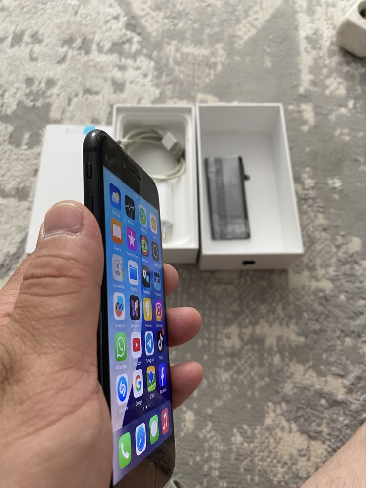 Iphone SE 128 гиг идеально состояние
