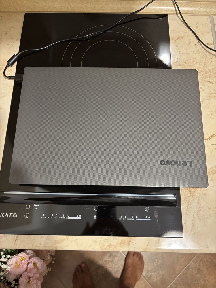 Лаптоп Lenovo V130-15IKB