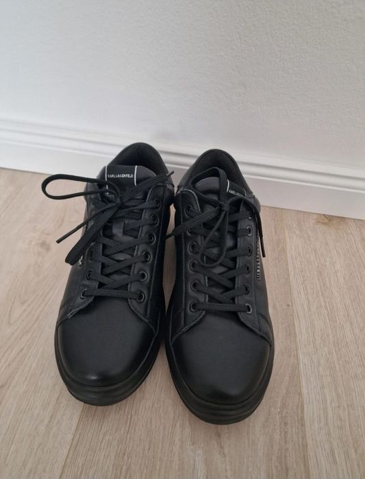 Vând sneakerşi Karl Lagerfield