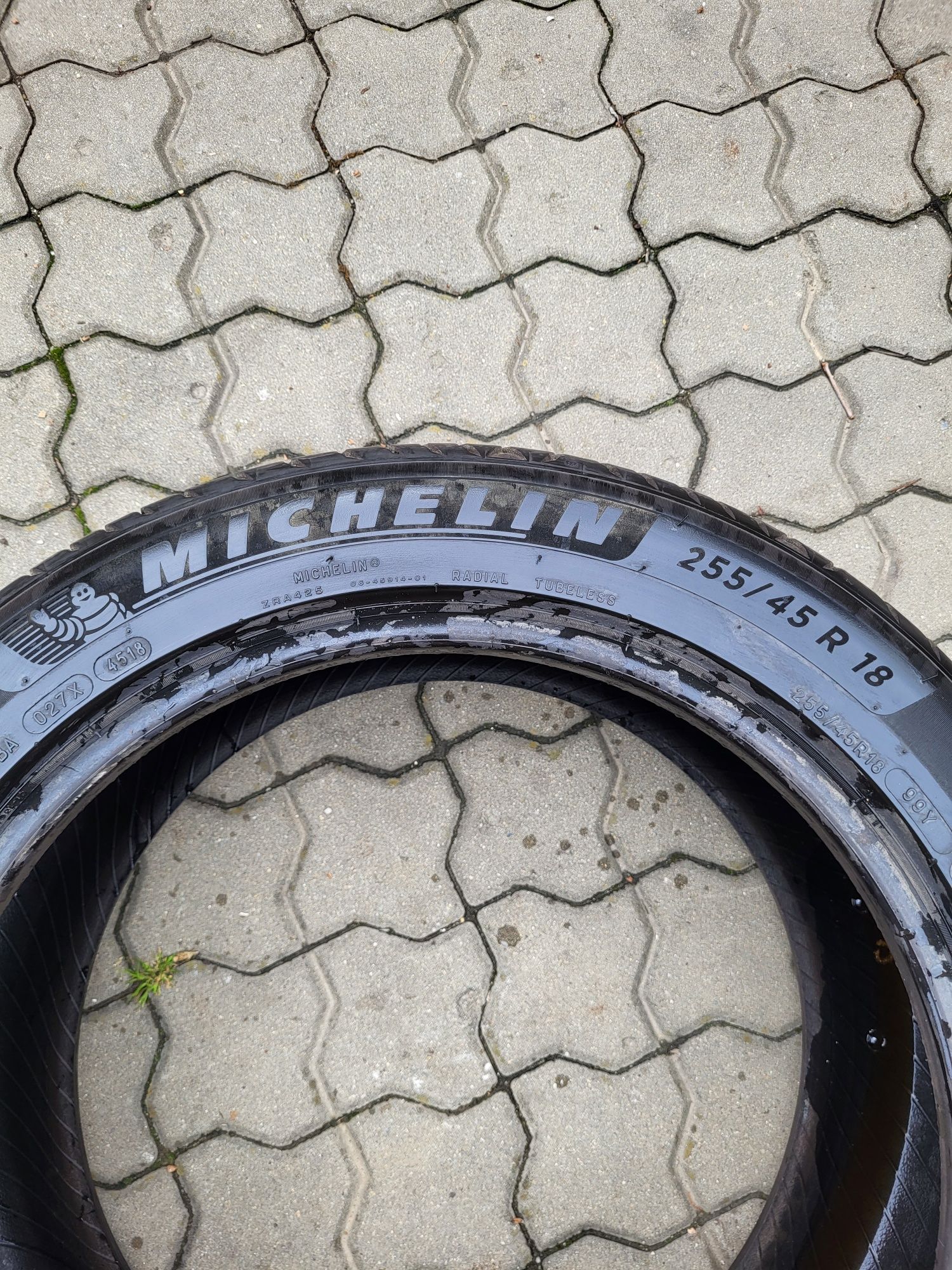 255 45 18 Michelin vara