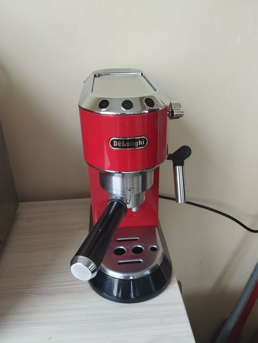 Кафемашина Delonghi dedica