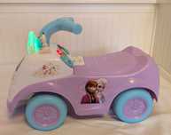 Masinuta Frozen cu activitati, cu sunete si luminite + CADOU